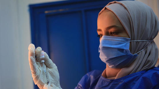 انخفاض إصابات كورونا الأسبوعية بالأردن 135