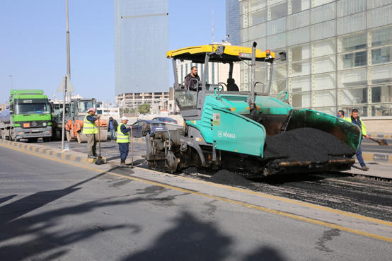 صيانة لشوارع في عمان بسبب المنخفض الأخير