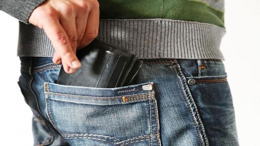 تعرفوا على المشاكل الصحية التي تنتج عن محفظة النقود 