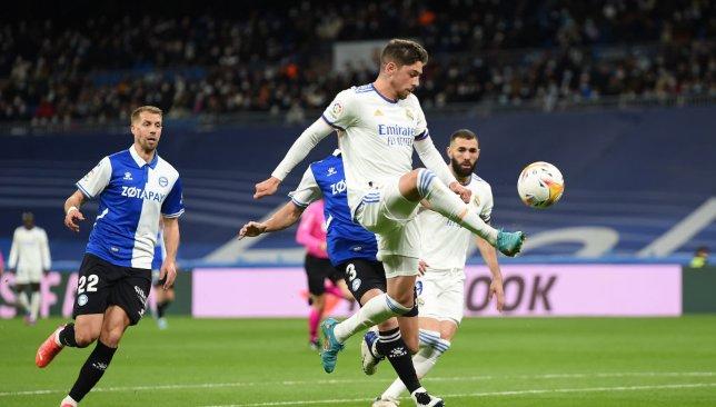 ريال مدريد يغسل أحزانه بالفوز على ألافيس