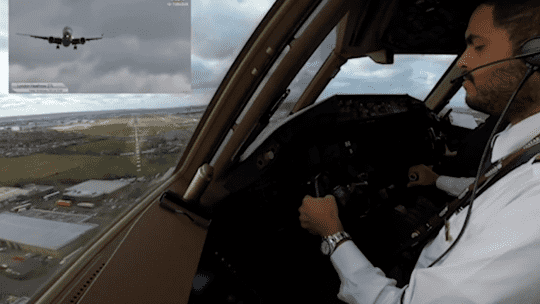 هبوط طائرة قطرية يحبس الأنفاس في مطار لندن  فيديو