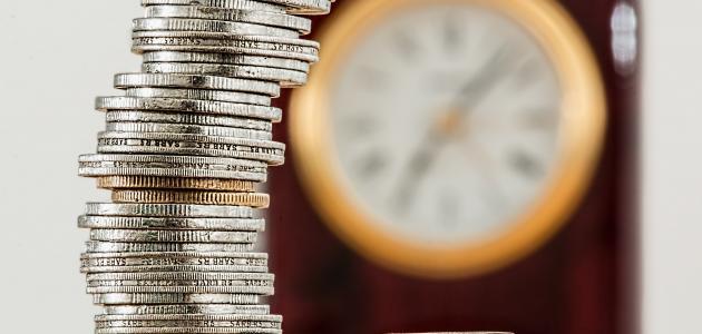 حكم البيع بالتقسيط إذا لم يكن للبائع محلا ولا بضاعة