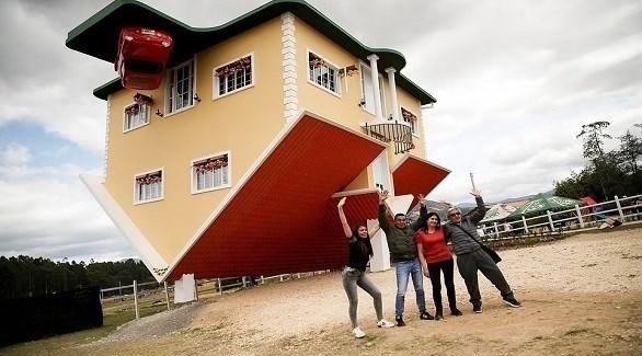  منزل معكوس يجذب السياح  صور