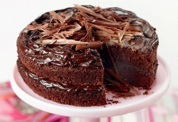 كيكة الشيكولاتة بخطوات سهلة وسريعة وغير مكلفة