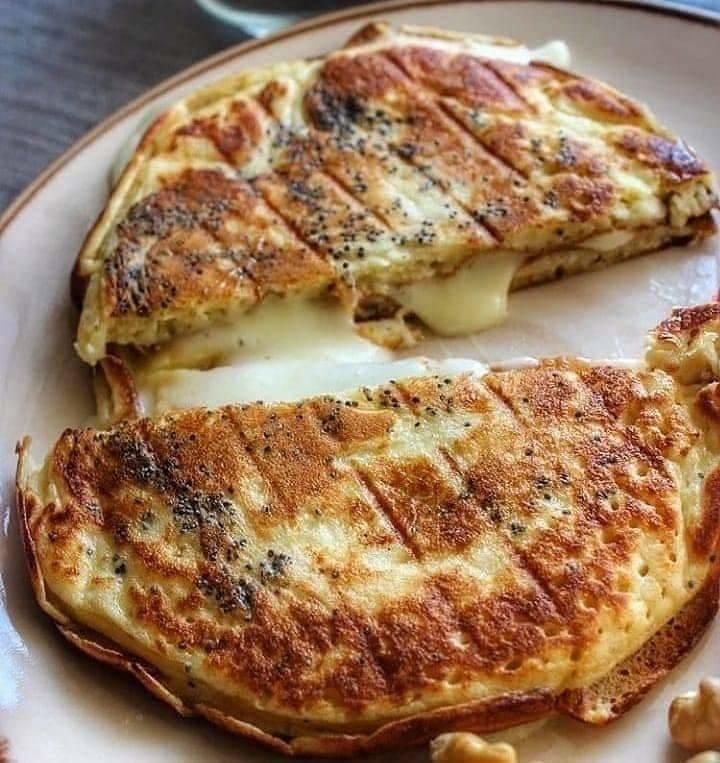 أضيفيها إلى وجبة الفطور فطيرة بالبيض والجبن