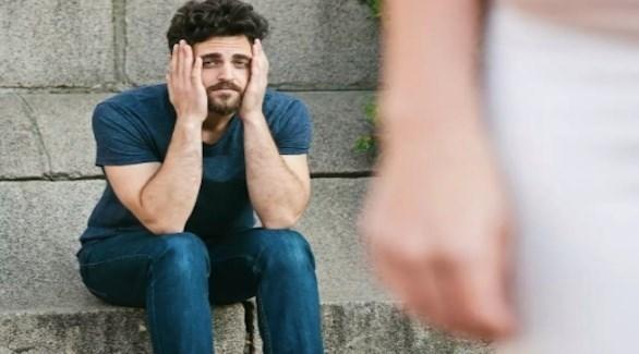 كيف يشعر الرجل عندما تبتعد المرأة عنه