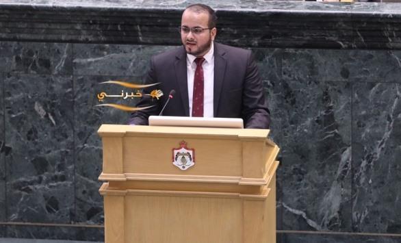 النائب الرياطي يواصل عمله رغم تجميد عضويته