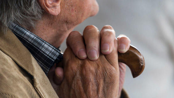 لماذا كبار السن أكثر عرضة للإصابة بكورونا