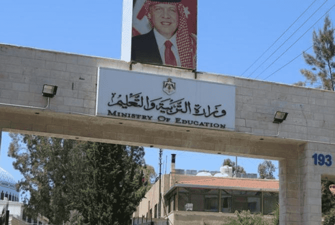 عويس نسير باتجاه تطوير جميع المناهج