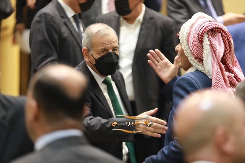 لجنة للتحقيق بإحالة ضباط في الجمارك للتقاعد