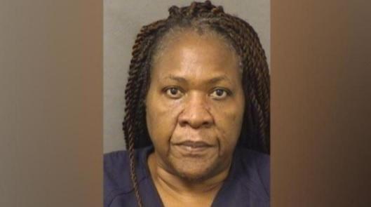 قتلت زوجها بأكثر من 140 طعنة وضربت رأسه بالساطور