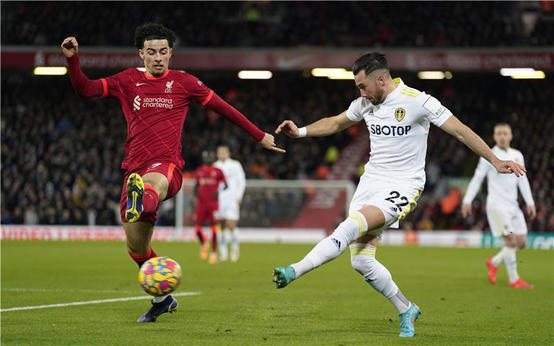 ليفربول يكتسح ليدز بسداسية  ويضيق الخناق على مان سيتي