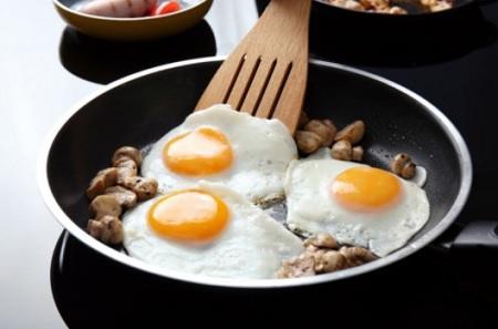 ما هو الزيت الأفضل لقلي البيض