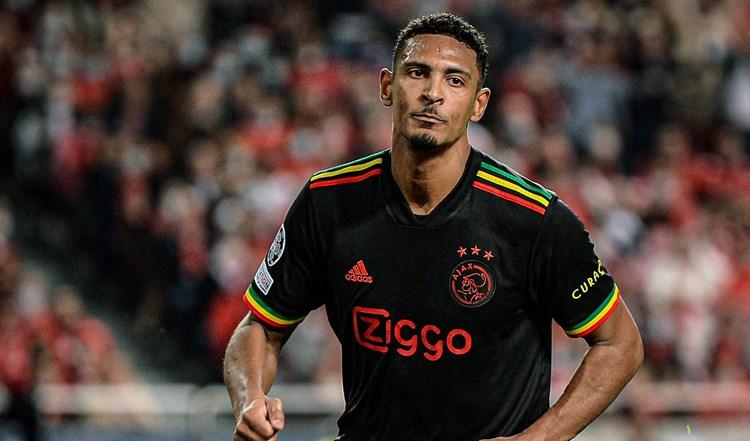 دوري الأبطال آياكس يخرج بتعادل من ملعب بنفيكا