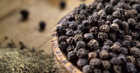 سيفاجئك ماذا سيحصل لجسمك عند تناول الفلفل الأسود