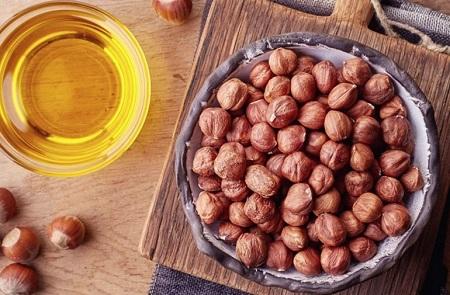 فوائد سحرية لزيت البندق على الشعر