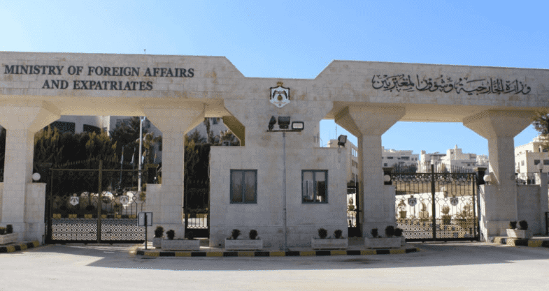 الخارجية تبحث توفير ممرات آمنة للأردنيين بأوكرانيا 