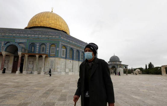 تجديد فرش مسجدي قبة الصخرة والقبلي بالأقصى