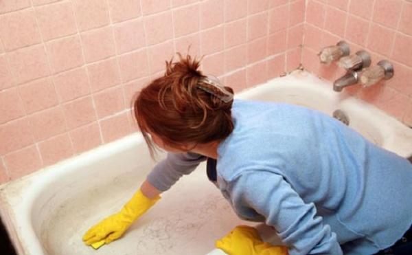 ليلمع كما في الفنادق إليك هذه الأسرار عن تنظيف الحمام