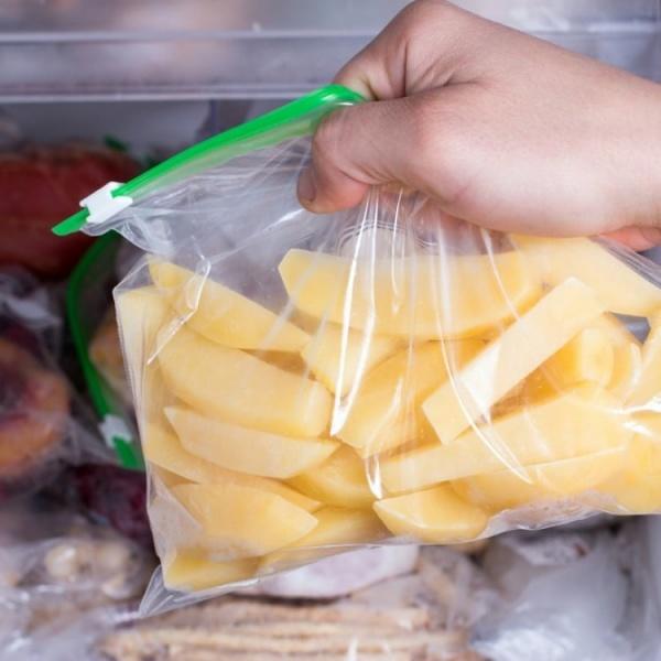 طريقة مبتكرة لتخزين البطاطا المقطعة ستدهشك