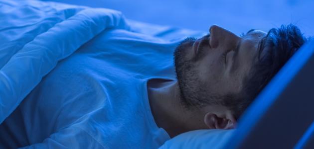 أسباب خطيرة صحيا للقشعريرة أثناء النوم