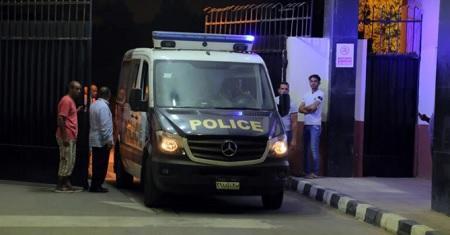 طبيب مصري يقتل زوجته الطبيبة بـ11 طعنة
