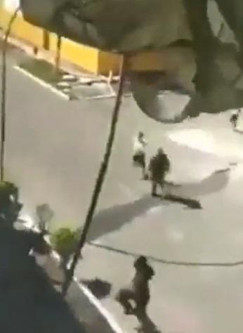 فيديو طيار روسي يقفز بمظلته