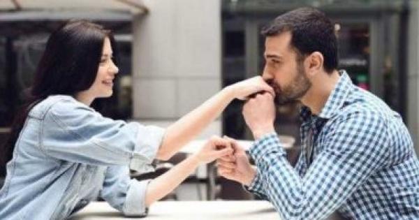 6 قواعد إتيكيت منسية على الزوج اتباعها مع زوجته