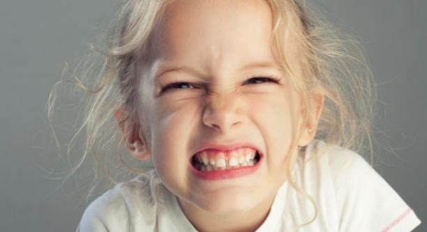 كيفية التعامل مع صرير الأسنان عند الأطفال