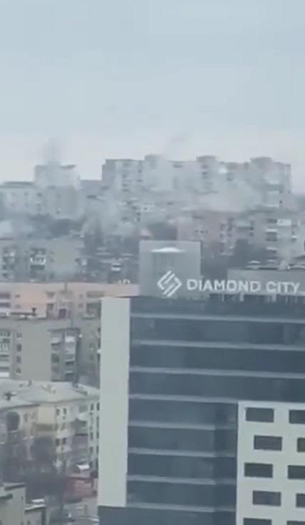 فيديو القوات الروسية تقصف أحياء مدنية في خاركيف