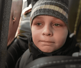 بالفيديو  مشهد مؤثر لدموع طفل أوكراني