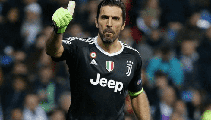 بوفون عقد جديد حتى سن 46 عاما