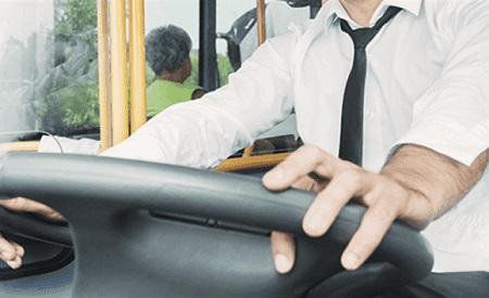 ضبط حافلة تحمل 29 راكبا فوق سعتها 