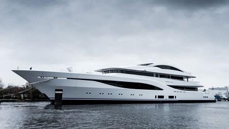 أوكراني يُغرق عن عمد يخت رب عمله الروسي