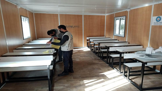 كرفانات لحل مشكلة اكتظاظ الطلبة في الاردن  صور