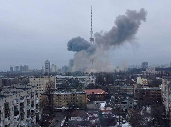 شاهد لحظة قصف روسيا لبرج كييف للتلفزيون