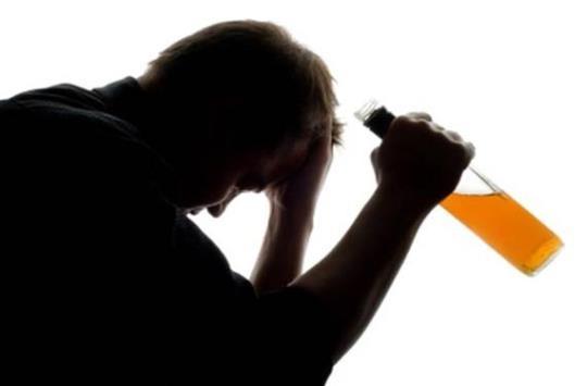 مخمور يدخل قسم الشرطة لسبب غريب