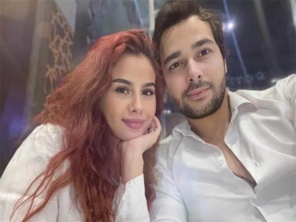 منة عرفة تحذف صور طليقها من إنستجرام