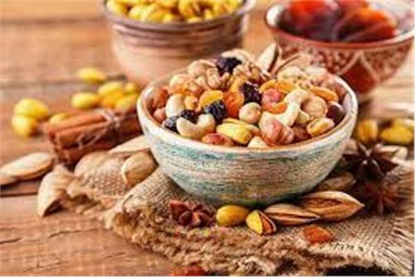 المكسرات والفواكة تساعد في تخفيف الوزن