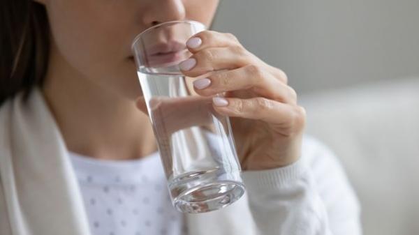 7 فوائد صحية لشرب الماء صباحا