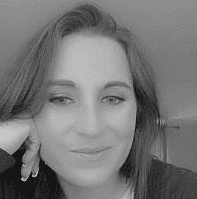 جاسوسة تقر أوقعت 100 مسؤول إيراني بشباكي