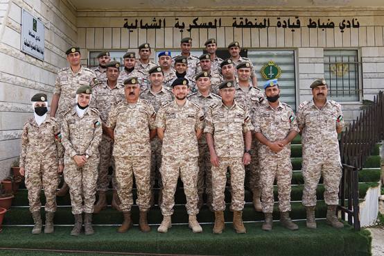 ولي العهد يزور قيادة المنطقة العسكرية الشمالية - صور