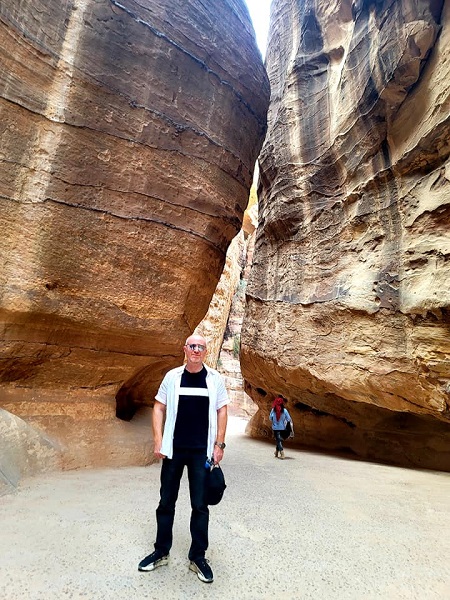 نمس باب الحارة يتغزل بالبترا - صور