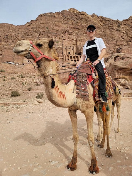 نمس باب الحارة يتغزل بالبترا - صور