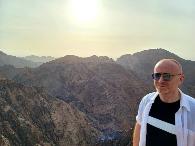 نمس باب الحارة يتغزل بالبترا - صور