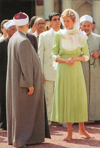 صور نادرة للأميرة ديانا في الأزهر وبالحجاب