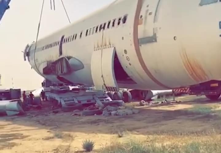 طائرة تتحول إلى مطعم في إربد - صور