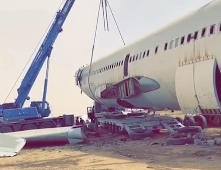 طائرة تتحول إلى مطعم في إربد - صور