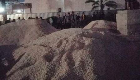 أكوام من الحصمة في ساحة الكالوتي