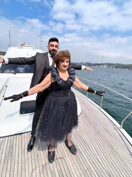 شاب عراقي يتزوج بريطانية تبلغ من العمر 85 عاماً - صور